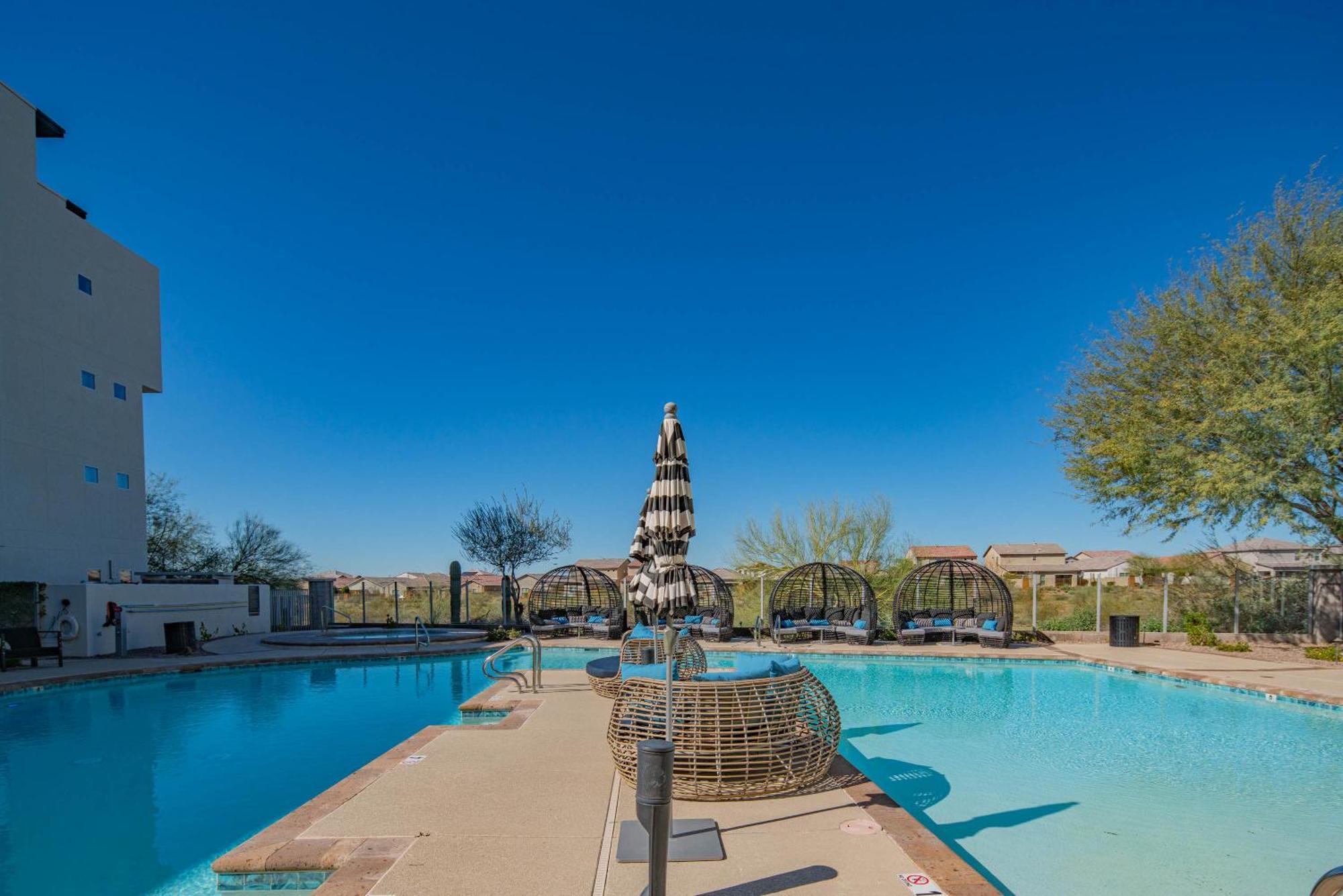 Shopping & Dining Dist-resort Pool-views-king Bed S439 * Scottsdale