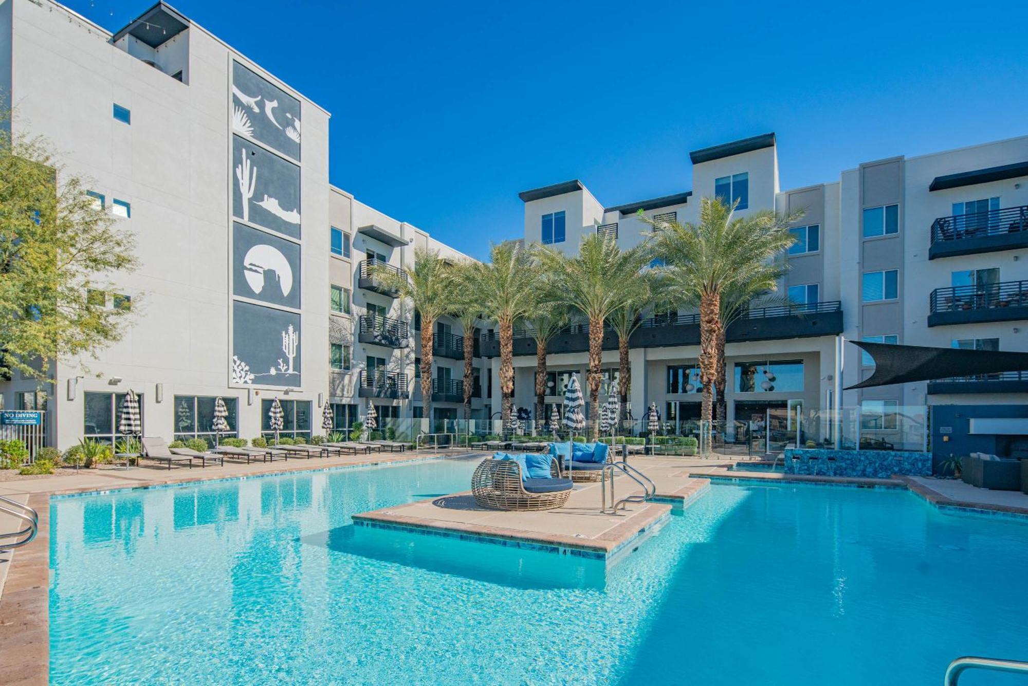 Shopping & Dining Dist-resort Pool-views-king Bed S439 Apartment Scottsdale