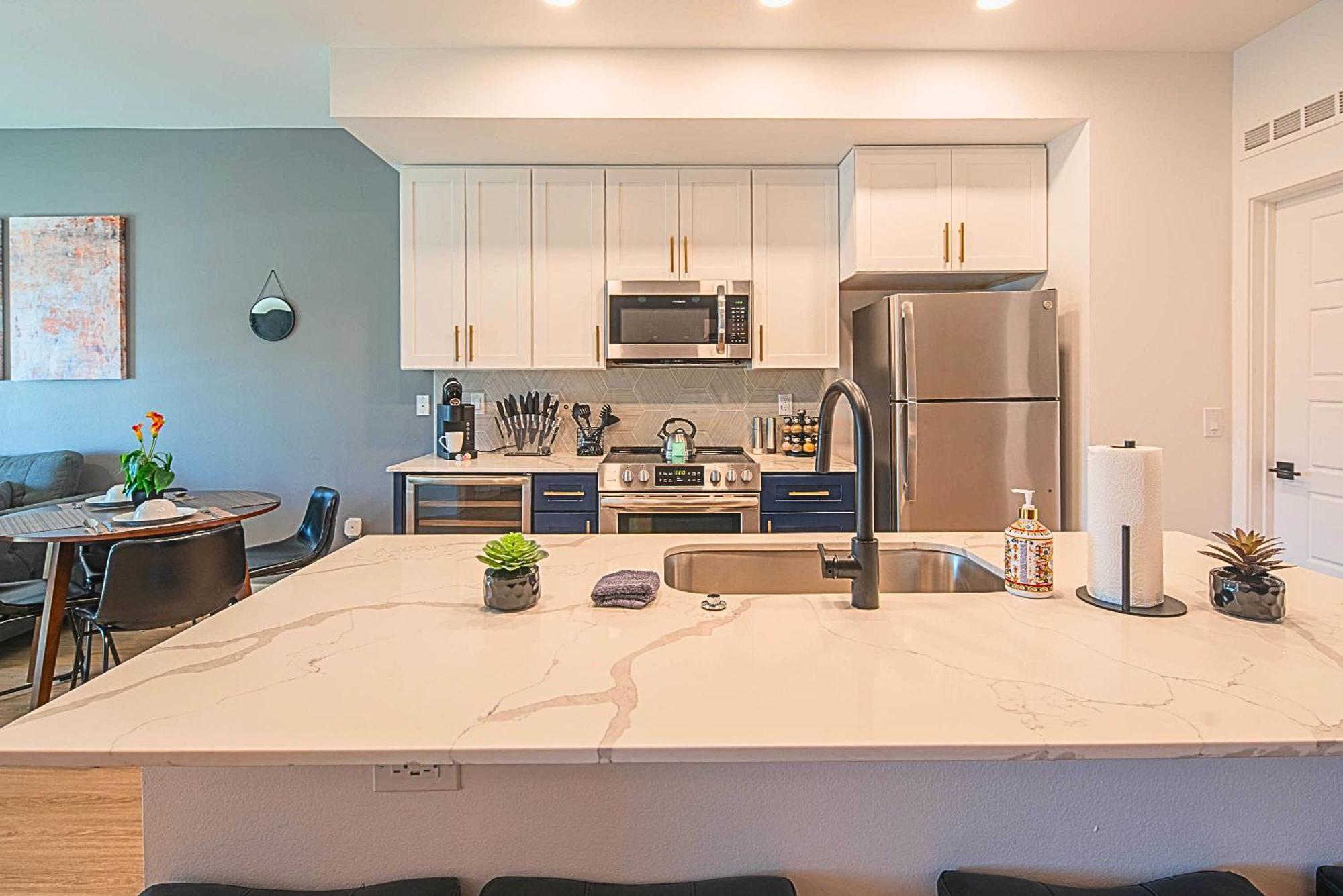 Shopping & Dining Dist-resort Pool-views-king Bed S439 * Scottsdale