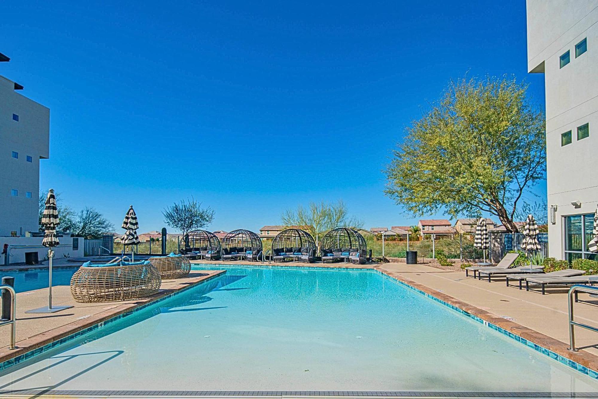 Shopping & Dining Dist-resort Pool-views-king Bed S439 * Scottsdale